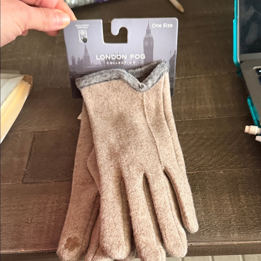 London Fog Tan Gloves with Gray Edge
